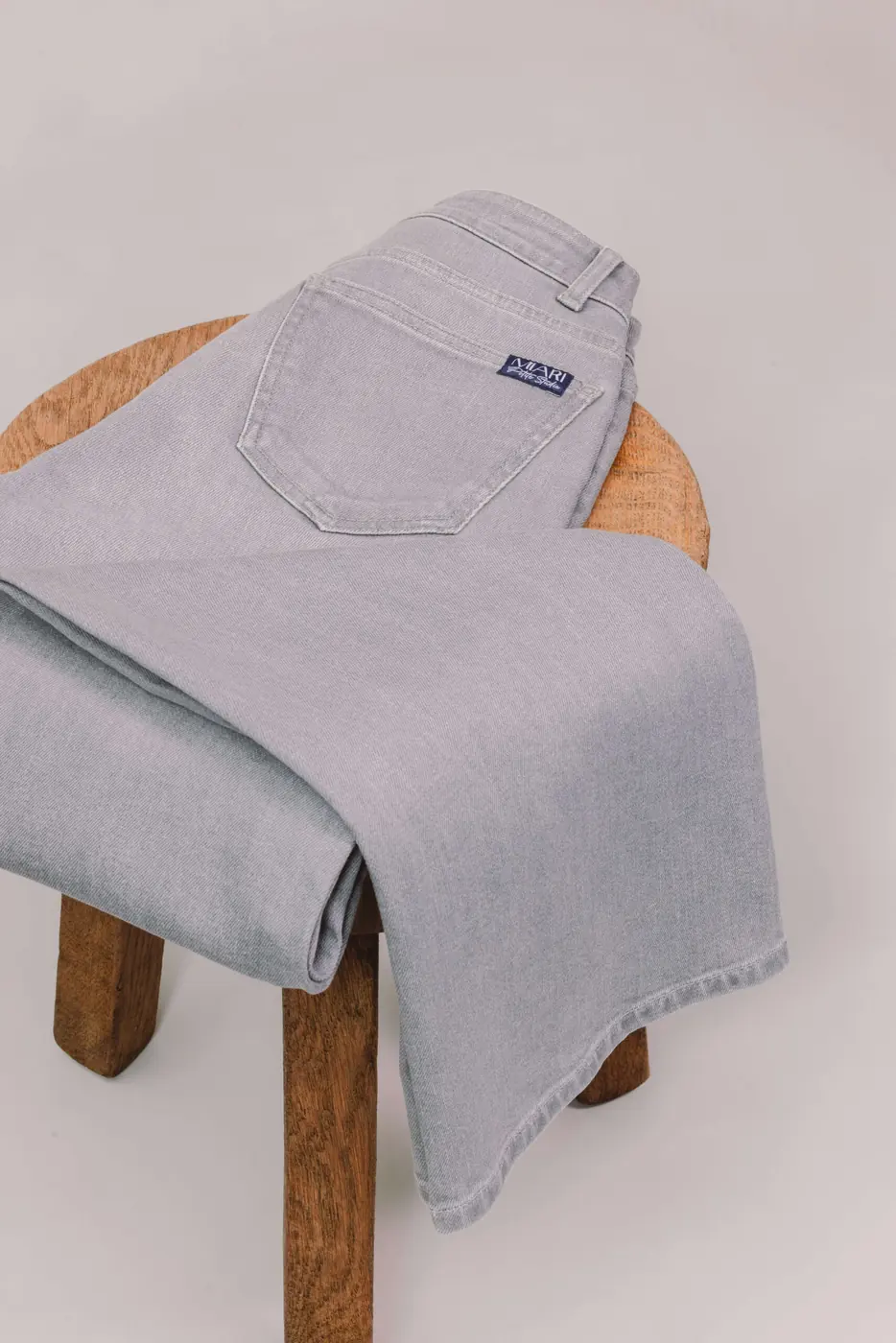 Petite Retro Flared Jeans – Light Grey — detailfoto 3