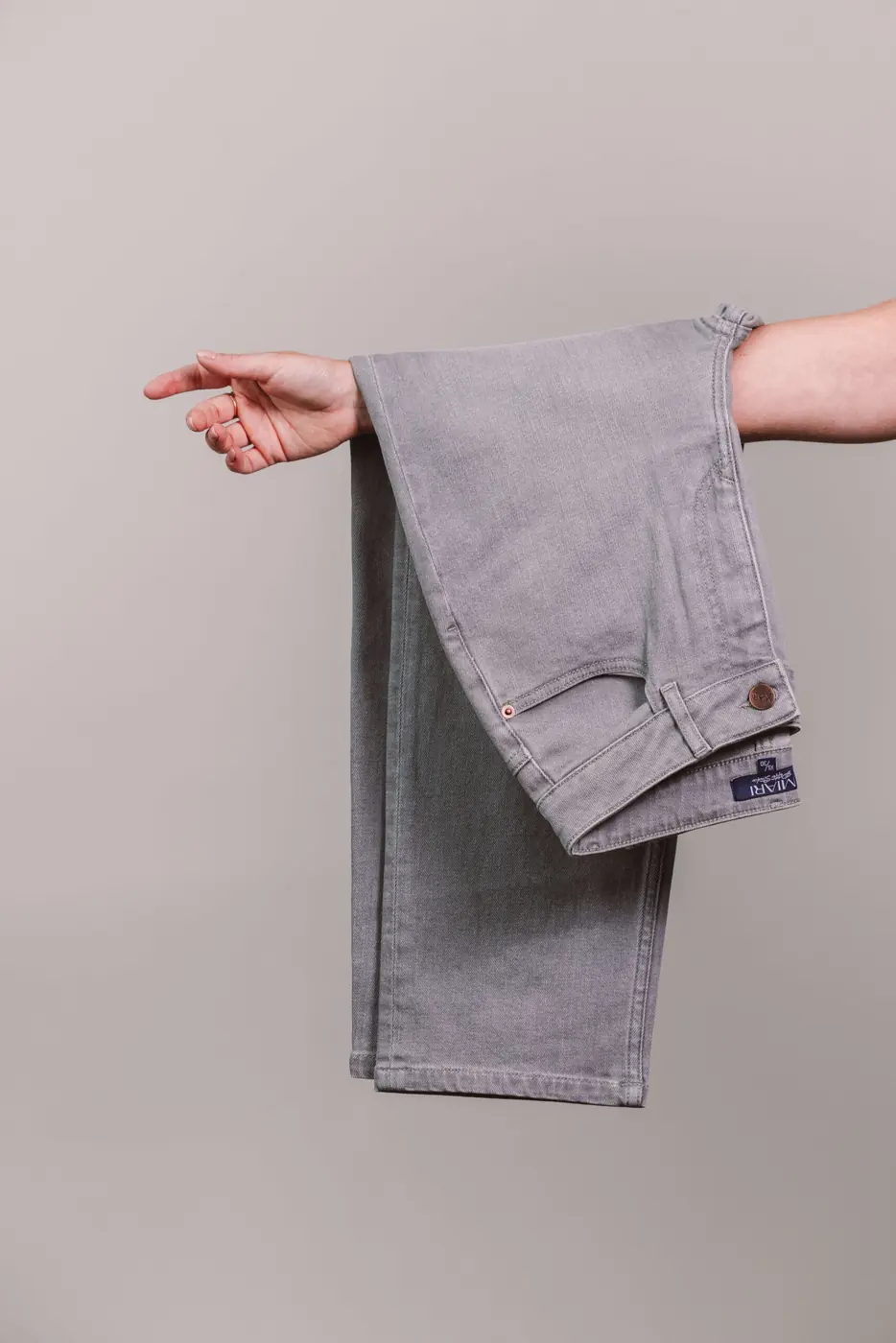 Petite Straight Ankle Jeans – Light Grey — detailfoto 3
