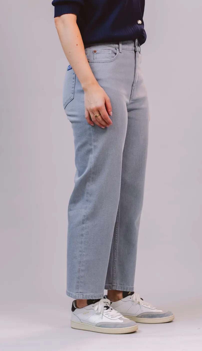 Petite Straight Ankle Jeans – Light Grey — detailfoto 6